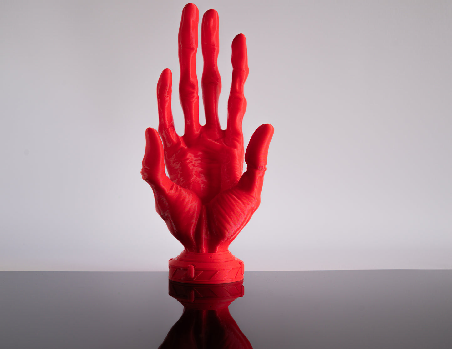 6 Finger Alien Hand Controller Holder – Sculpted Display Stand for Gamers