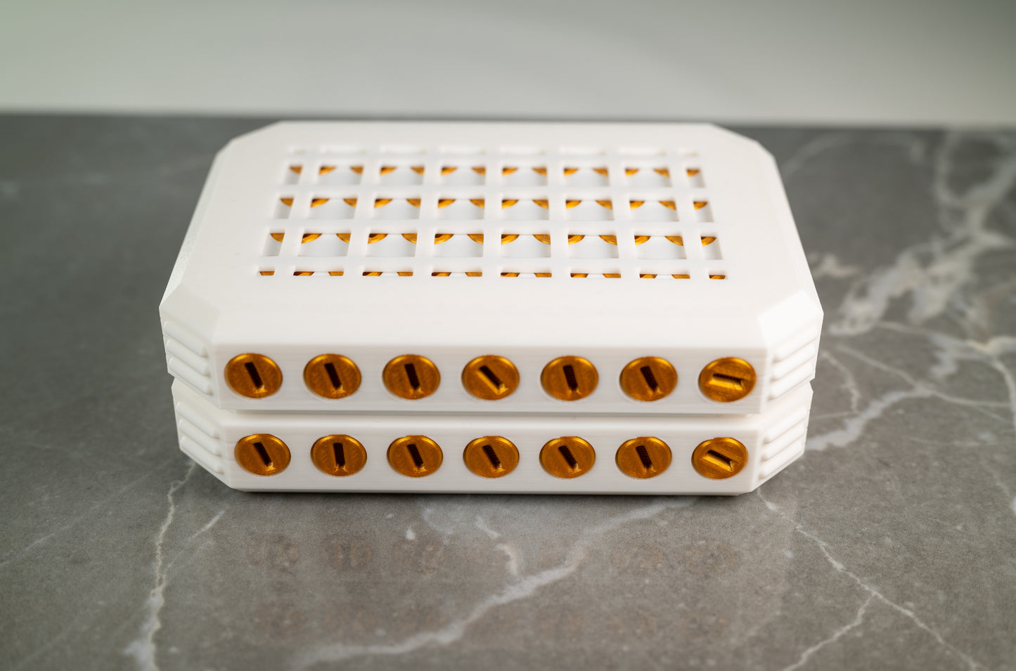 The 134-Screw “Annoying” Gift Box – the most entertaining way to give a gift