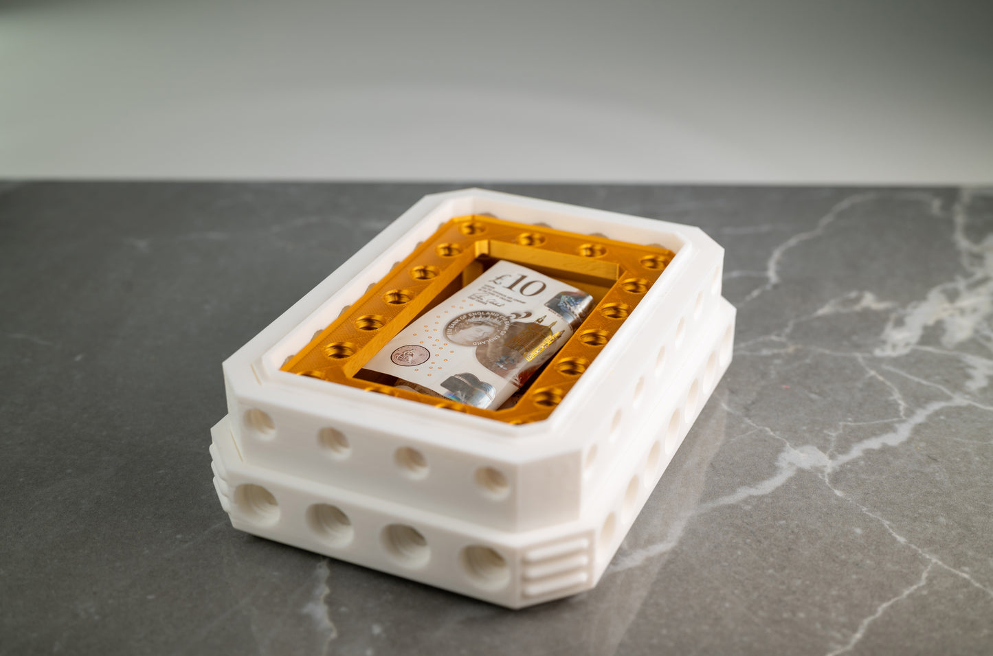 The 134-Screw “Annoying” Gift Box – the most entertaining way to give a gift