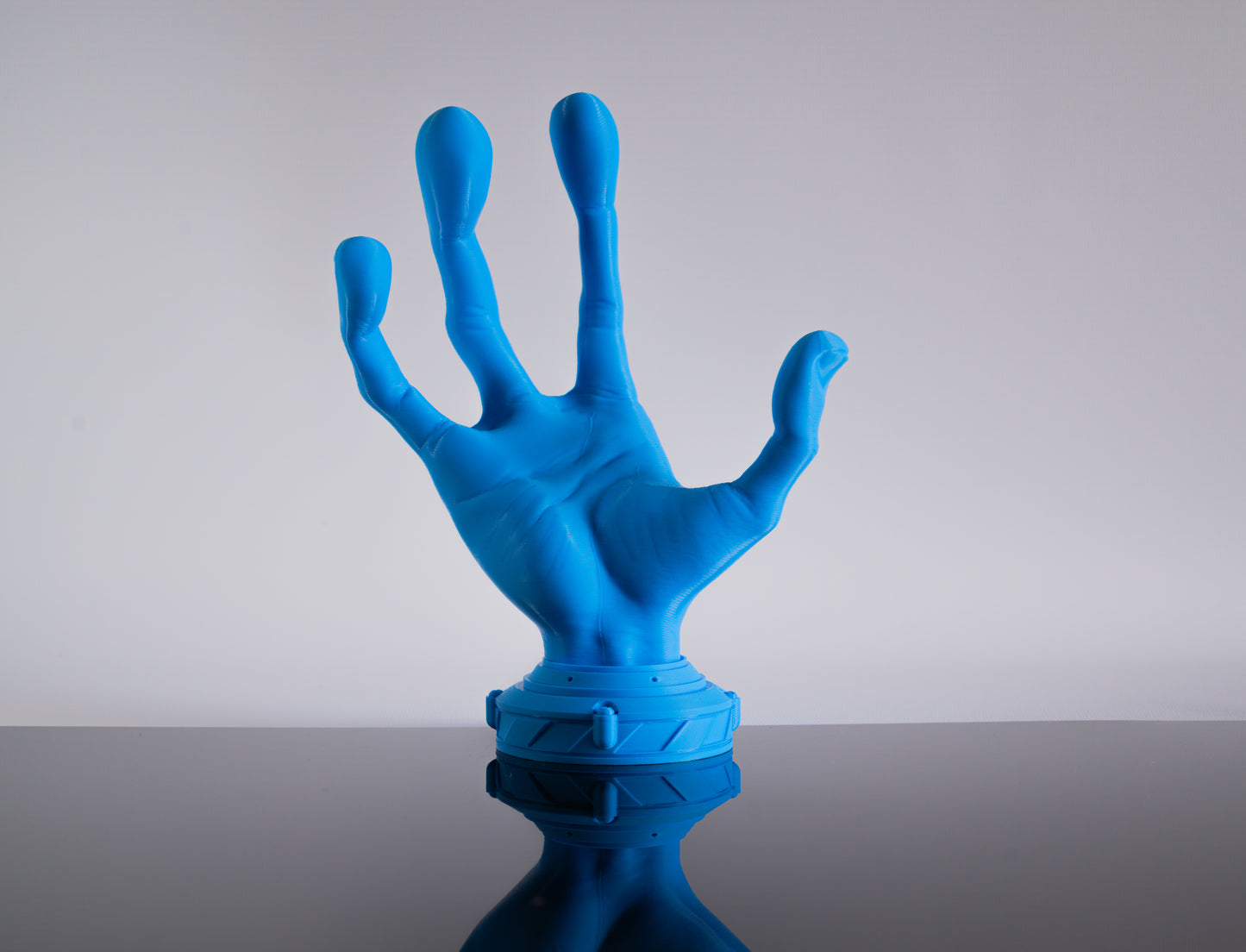 4 Finger Alien 3D Printed Controller Holder – Unique Sci-Fi Gamer Display Stand
