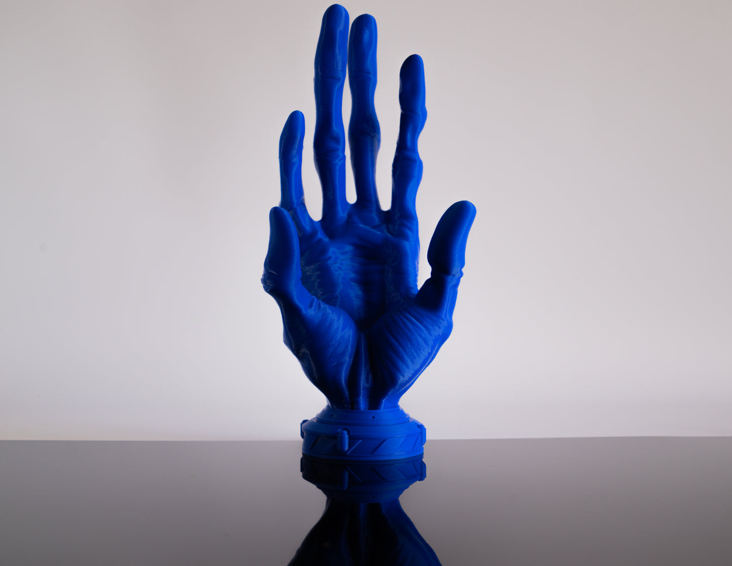 6 Finger Alien Hand Controller Holder – Sculpted Display Stand for Gamers