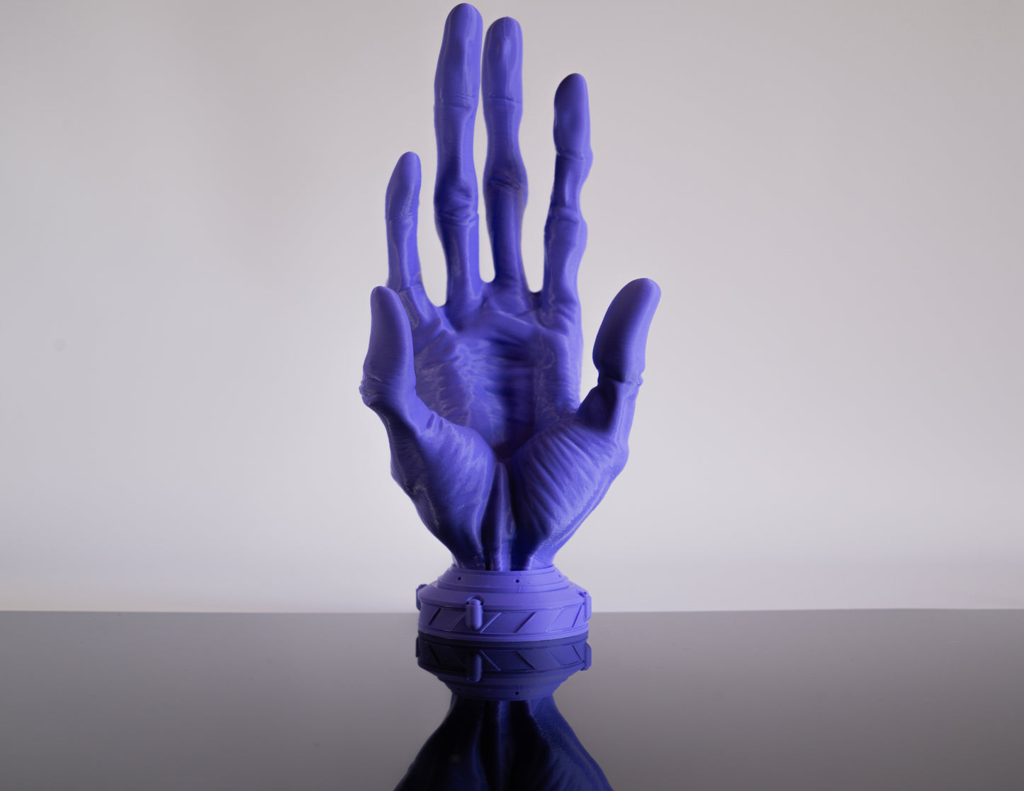 6 Finger Alien Hand Controller Holder – Sculpted Display Stand for Gamers