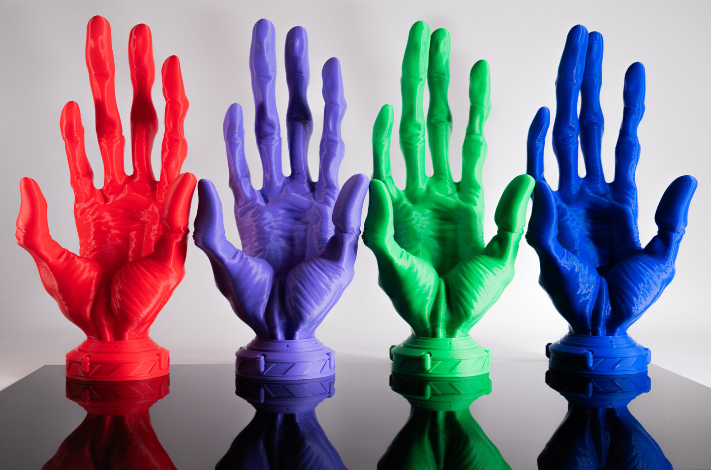 6 Finger Alien Hand Controller Holder – Sculpted Display Stand for Gamers